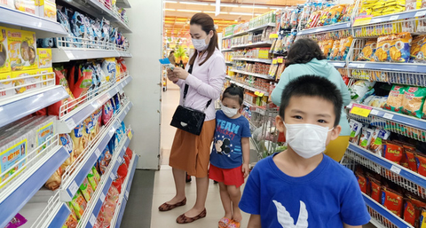 Quy định mang khẩu trang tại các điểm công cộng: Người Việt lo, người nước ngoài thờ ơ - Ảnh 1. Quy định mang khẩu trang tại các điểm công cộng: Người Việt lo, người nước ngoài thờ ơ - Ảnh 1.
