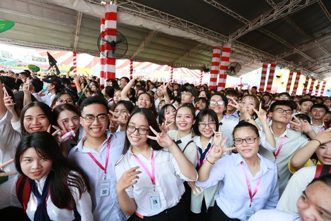 Trường đại học Văn Lang xét tuyển online để phòng ngừa COVID-19 - Ảnh 4. Trường đại học Văn Lang xét tuyển online để phòng ngừa COVID-19 - Ảnh 4.