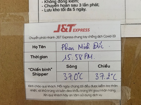 J&T Express gắn Thẻ Bưu kiện an tâm trên từng bưu phẩm - Ảnh 1. J&T Express gắn Thẻ Bưu kiện an tâm trên từng bưu phẩm - Ảnh 1.