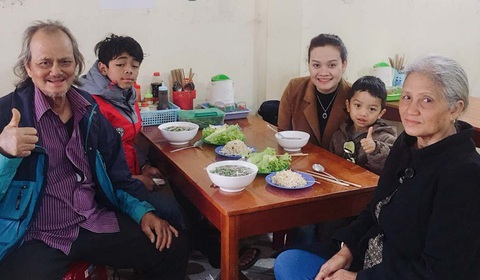 Cô gái Ba Na lớp 9 đã nuôi con người ta - Ảnh 1. Cô gái Ba Na lớp 9 đã nuôi con người ta - Ảnh 1.