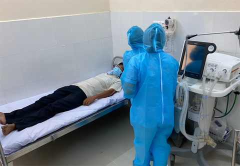 2 bệnh nhân COVID-19 người Anh khỏi bệnh, 8 người khác âm tính lần 1 - Ảnh 1. 2 bệnh nhân COVID-19 người Anh khỏi bệnh, 8 người khác âm tính lần 1 - Ảnh 1.