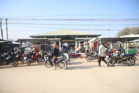 Bệnh nhân 61 làm chủ hôn hai đám cưới và dự thánh lễ trước khi nhập viện - Ảnh 3. Bệnh nhân 61 làm chủ hôn hai đám cưới và dự thánh lễ trước khi nhập viện - Ảnh 3.