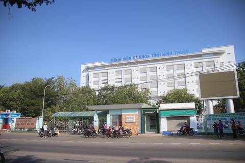 Bệnh nhân 61 làm chủ hôn hai đám cưới và dự thánh lễ trước khi nhập viện - Ảnh 1. Bệnh nhân 61 làm chủ hôn hai đám cưới và dự thánh lễ trước khi nhập viện - Ảnh 1.