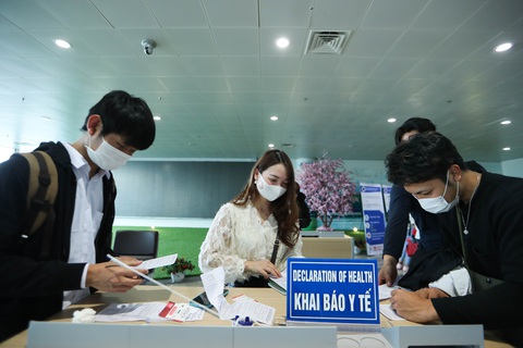 Nội Bài, Tân Sơn Nhất khuyến cáo khách tuân thủ việc lấy mẫu xét nghiệm COVID-19 - Ảnh 1. Nội Bài, Tân Sơn Nhất khuyến cáo khách tuân thủ việc lấy mẫu xét nghiệm COVID-19 - Ảnh 1.