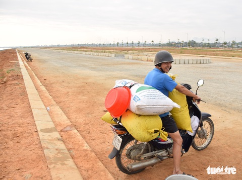 Ngâm mình trên sông vớt rong câu lúc bình minh - Ảnh 12. Ngâm mình trên sông vớt rong câu lúc bình minh - Ảnh 12.