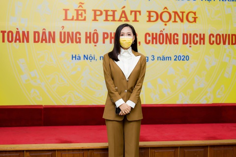 Mai Phương Thúy đại diện doanh nghiệp trao 20 tỉ đồng cho chính phủ chống dịch COVID - Ảnh 1. Mai Phương Thúy đại diện doanh nghiệp trao 20 tỉ đồng cho chính phủ chống dịch COVID - Ảnh 1.