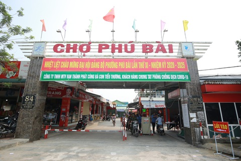 Muốn vào chợ phải mang khẩu trang, đo thân nhiệt phòng dịch COVID-19 - Ảnh 2. Muốn vào chợ phải mang khẩu trang, đo thân nhiệt phòng dịch COVID-19 - Ảnh 2.