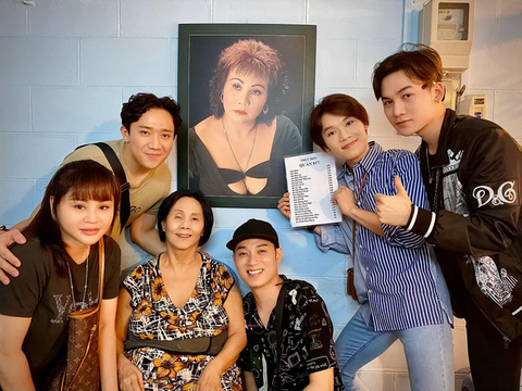 COVID-19: Quyền Linh, Khả Như bán hàng online, Bích Phương, Min, Chi Pu ủ mưu gì? - Ảnh 3. COVID-19: Quyền Linh, Khả Như bán hàng online, Bích Phương, Min, Chi Pu ủ mưu gì? - Ảnh 3.