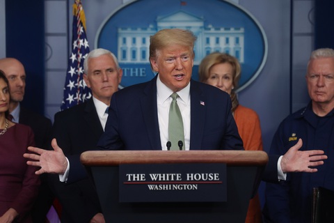 Ông Trump dự định phát nóng 1.000 USD cho mỗi người Mỹ giữa COVID-19 - Ảnh 1. Ông Trump dự định phát nóng 1.000 USD cho mỗi người Mỹ giữa COVID-19 - Ảnh 1.