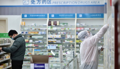 Trung Quốc dùng thuốc chữa cúm đang được Nhật thử nghiệm để chữa virus corona - Ảnh 1. Trung Quốc dùng thuốc chữa cúm đang được Nhật thử nghiệm để chữa virus corona - Ảnh 1.