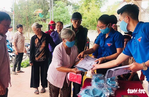 Nghỉ học phòng dịch, bạn trẻ làm tường bích họa, khu vui chơi từ lốp xe - Ảnh 8. Nghỉ học phòng dịch, bạn trẻ làm tường bích họa, khu vui chơi từ lốp xe - Ảnh 8.