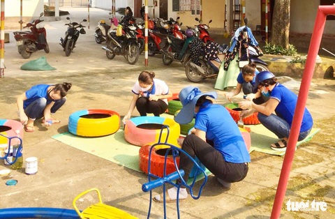 Nghỉ học phòng dịch, bạn trẻ làm tường bích họa, khu vui chơi từ lốp xe - Ảnh 9. Nghỉ học phòng dịch, bạn trẻ làm tường bích họa, khu vui chơi từ lốp xe - Ảnh 9.