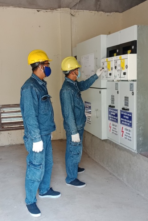 Công ty Điện lực Duyên Hải đảm bảo cấp điện cho Bệnh viện điều trị COVID-19 tại Cần Giờ - Ảnh 2. Công ty Điện lực Duyên Hải đảm bảo cấp điện cho Bệnh viện điều trị COVID-19 tại Cần Giờ - Ảnh 2.