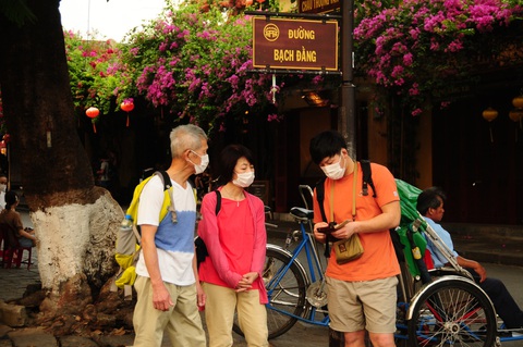 Khách nước ngoài kẹt lại Hội An: Ở đây chúng tôi thấy an toàn - Ảnh 1. Khách nước ngoài kẹt lại Hội An: Ở đây chúng tôi thấy an toàn - Ảnh 1.