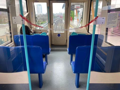 Anh căng thẳng trước lệnh bán phong tỏa London từ 20-3 - Ảnh 7. Anh căng thẳng trước lệnh bán phong tỏa London từ 20-3 - Ảnh 7.