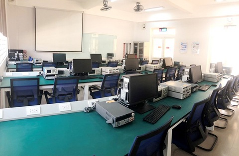 Tiếp cận lò đào tạo điện - điện tử tại Đai học Duy Tân - Ảnh 8. Tiếp cận lò đào tạo điện - điện tử tại Đai học Duy Tân - Ảnh 8.