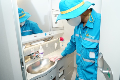Vietnam Airlines vệ sinh, khử trùng các chuyến bay trong nước thế nào? - Ảnh 5. Vietnam Airlines vệ sinh, khử trùng các chuyến bay trong nước thế nào? - Ảnh 5.