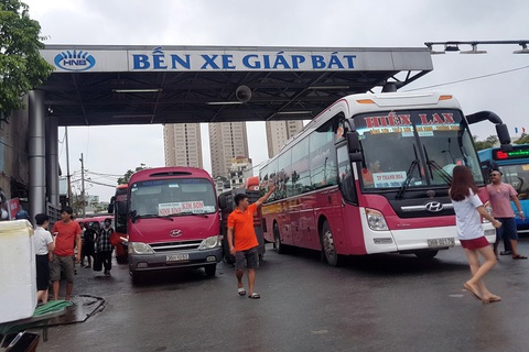 Dừng hoạt động xe khách, xe taxi, chỉ khai thác 3 đường bay, 2 đoàn tàu - Ảnh 1. Dừng hoạt động xe khách, xe taxi, chỉ khai thác 3 đường bay, 2 đoàn tàu - Ảnh 1.