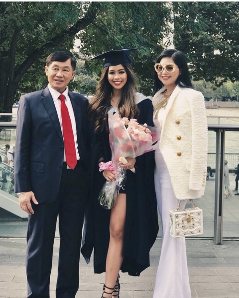 Vợ chồng Johnathan Hạnh Nguyễn góp hơn 6 tỉ đồng mua thiết bị y tế chống COVID-19 - Ảnh 1. Vợ chồng Johnathan Hạnh Nguyễn góp hơn 6 tỉ đồng mua thiết bị y tế chống COVID-19 - Ảnh 1.