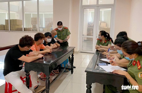 Buộc xuất cảnh 4 người Trung Quốc nhập cảnh trái phép vào Việt Nam trốn COVID-19 - Ảnh 1. Buộc xuất cảnh 4 người Trung Quốc nhập cảnh trái phép vào Việt Nam trốn COVID-19 - Ảnh 1.
