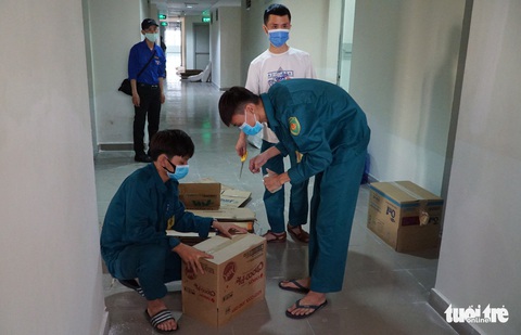 Niêm phong đồ đạc sinh viên vắng khi chuyển ký túc xá ĐHQG TP.HCM thành khu cách ly - Ảnh 1. Niêm phong đồ đạc sinh viên vắng khi chuyển ký túc xá ĐHQG TP.HCM thành khu cách ly - Ảnh 1.