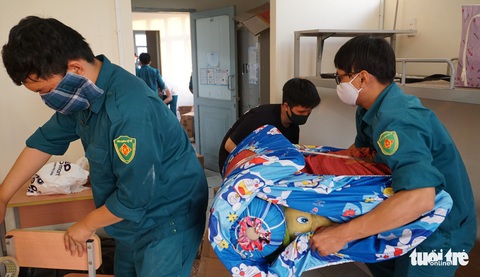 Niêm phong đồ đạc sinh viên vắng khi chuyển ký túc xá ĐHQG TP.HCM thành khu cách ly - Ảnh 3. Niêm phong đồ đạc sinh viên vắng khi chuyển ký túc xá ĐHQG TP.HCM thành khu cách ly - Ảnh 3.