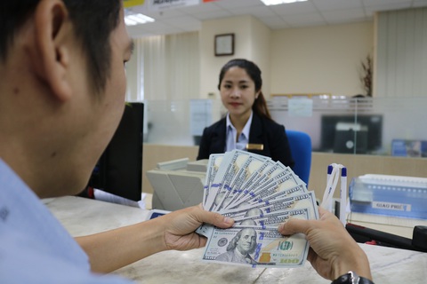 Giá USD tự do lên gần 24.000 đồng/USD, Ngân hàng Nhà nước sẵn sàng can thiệp - Ảnh 1. Giá USD tự do lên gần 24.000 đồng/USD, Ngân hàng Nhà nước sẵn sàng can thiệp - Ảnh 1.