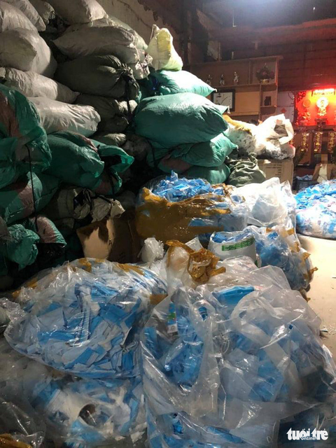 Phạt người mua 780kg khẩu trang y tế ở Bình Chánh - Ảnh 1. Phạt người mua 780kg khẩu trang y tế ở Bình Chánh - Ảnh 1.