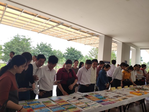 Suy nghĩ về chọn sách giáo khoa mới - Ảnh 1. Suy nghĩ về chọn sách giáo khoa mới - Ảnh 1.