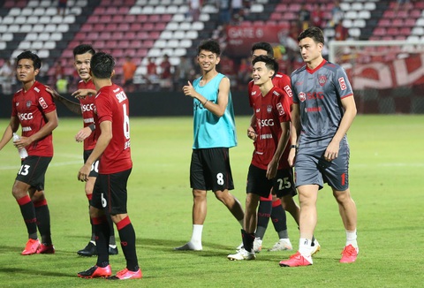 HLV Muangthong United: Văn Lâm và Somporn Yos phải cạnh tranh với nhau - Ảnh 2. HLV Muangthong United: Văn Lâm và Somporn Yos phải cạnh tranh với nhau - Ảnh 2.