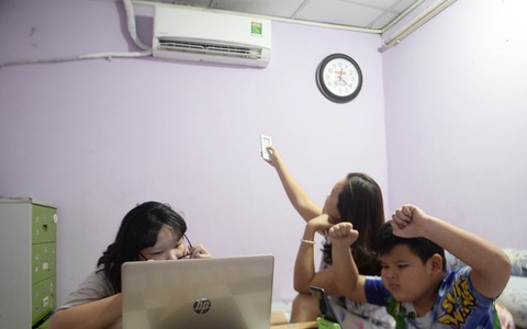 Hóa đơn tiền điện tăng theo nắng nóng - Ảnh 1. Hóa đơn tiền điện tăng theo nắng nóng - Ảnh 1.