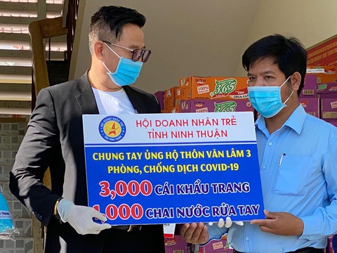 Nhiều nhà hảo tâm giúp làng Chăm đang cách ly - Ảnh 2. Nhiều nhà hảo tâm giúp làng Chăm đang cách ly - Ảnh 2.