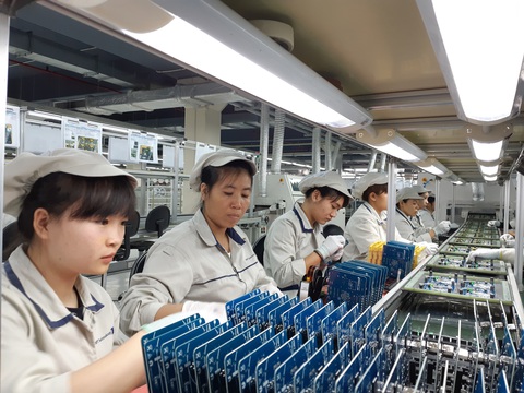 Xác định lộ trình phổ cập smartphone giá rẻ cho người dân - Ảnh 1. Xác định lộ trình phổ cập smartphone giá rẻ cho người dân - Ảnh 1.