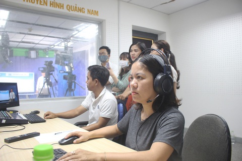 TP.HCM: từ ngày 23-3 dạy qua truyền hình cho học sinh lớp 9, lớp 12 - Ảnh 1. TP.HCM: từ ngày 23-3 dạy qua truyền hình cho học sinh lớp 9, lớp 12 - Ảnh 1.