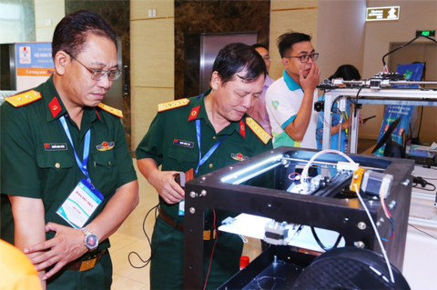 TP.HCM sắp thử nghiệm robot khử khuẩn phòng cách ly - Ảnh 1. TP.HCM sắp thử nghiệm robot khử khuẩn phòng cách ly - Ảnh 1.