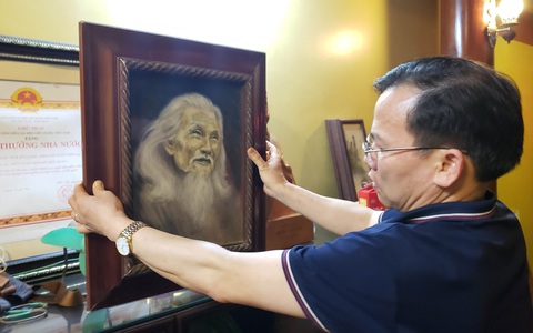 Đi tìm màu tím hoa sim - Kỳ 3: Khí phách sau những vần thơ tình thổn thức - Ảnh 2. Đi tìm màu tím hoa sim - Kỳ 3: Khí phách sau những vần thơ tình thổn thức - Ảnh 2.