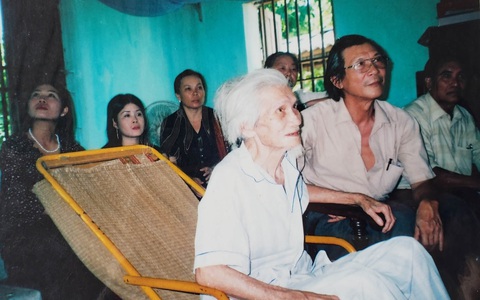 Đi tìm màu tím hoa sim - Kỳ 3: Khí phách sau những vần thơ tình thổn thức - Ảnh 1. Đi tìm màu tím hoa sim - Kỳ 3: Khí phách sau những vần thơ tình thổn thức - Ảnh 1.