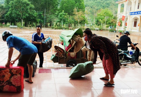Dọn ký túc xá trường vùng cao đón người lao động từ Lào về cần cách ly - Ảnh 3. Dọn ký túc xá trường vùng cao đón người lao động từ Lào về cần cách ly - Ảnh 3.