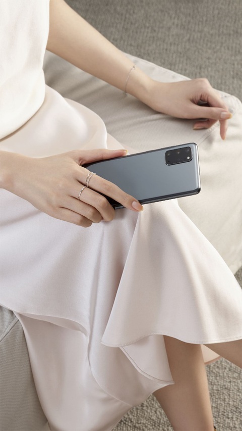 Galaxy S20 trọn vẹn thiết kế của thập kỷ - Ảnh 1. Galaxy S20 trọn vẹn thiết kế của thập kỷ - Ảnh 1.