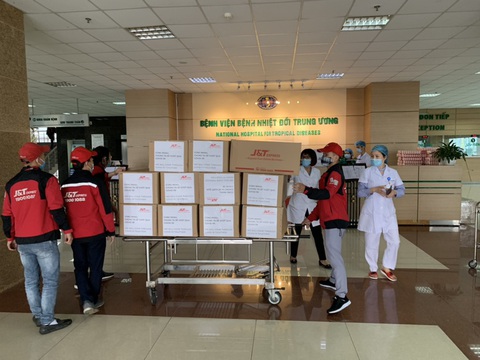 J&T Express chung tay đẩy lùi dịch bệnh COVID-19 - Ảnh 5. J&T Express chung tay đẩy lùi dịch bệnh COVID-19 - Ảnh 5.