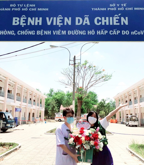 Châu Bùi quay lại Bệnh viện dã chiến Củ Chi ủng hộ quạt máy, nước rửa tay - Ảnh 3. Châu Bùi quay lại Bệnh viện dã chiến Củ Chi ủng hộ quạt máy, nước rửa tay - Ảnh 3.