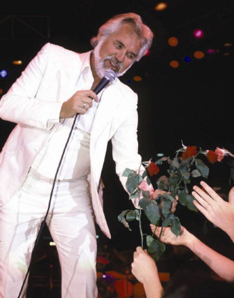 Huyền thoại nhạc đồng quê Kenny Rogers qua đời - Ảnh 7. Huyền thoại nhạc đồng quê Kenny Rogers qua đời - Ảnh 7.