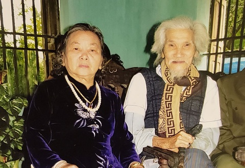 Đi tìm màu tím hoa sim - Kỳ 4: Yêu nhau cởi áo cho nhau - Ảnh 1. Đi tìm màu tím hoa sim - Kỳ 4: Yêu nhau cởi áo cho nhau - Ảnh 1.