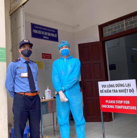 Bệnh viện Bạch Mai dừng khám theo yêu cầu sau 2 điều dưỡng nhiễm virus corona - Ảnh 1. Bệnh viện Bạch Mai dừng khám theo yêu cầu sau 2 điều dưỡng nhiễm virus corona - Ảnh 1.