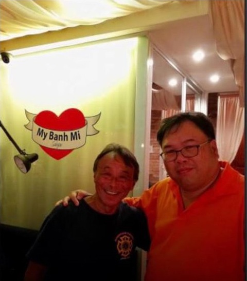 Đầu bếp Bobby Chinn cảm phục tình nguyện viên Việt Nam ở khu cách ly - Ảnh 1. Đầu bếp Bobby Chinn cảm phục tình nguyện viên Việt Nam ở khu cách ly - Ảnh 1.