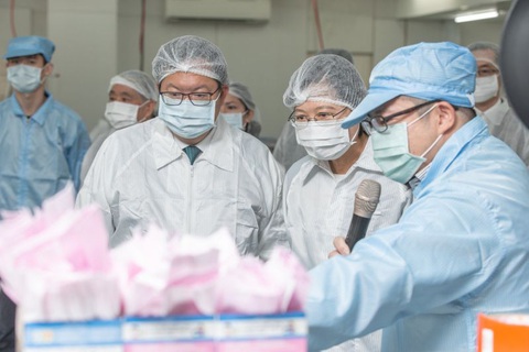 Đài Loan phạt người đàn ông trốn cách ly đi chơi hộp đêm 33.000 USD - Ảnh 1. Đài Loan phạt người đàn ông trốn cách ly đi chơi hộp đêm 33.000 USD - Ảnh 1.