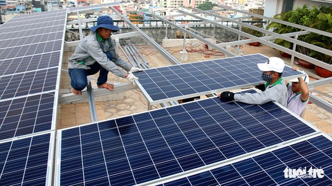 Trăm dự án điện mặt trời vào cuộc cạnh tranh, người dùng hưởng lợi - Ảnh 2. Trăm dự án điện mặt trời vào cuộc cạnh tranh, người dùng hưởng lợi - Ảnh 2.
