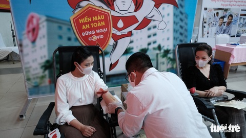 Hoa hậu Ngọc Hân hiến máu lần thứ 7 - Ảnh 4. Hoa hậu Ngọc Hân hiến máu lần thứ 7 - Ảnh 4.