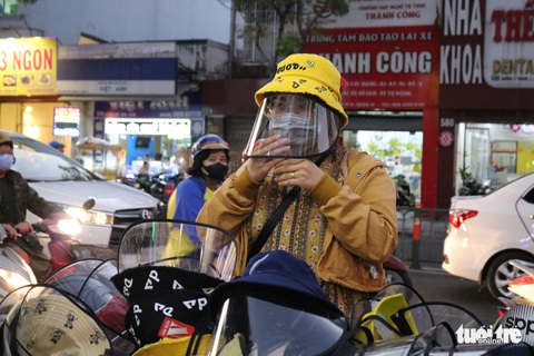 Nón chống dịch có chống được dịch? - Ảnh 1. Nón chống dịch có chống được dịch? - Ảnh 1.
