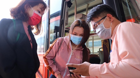 Đi tàu, xe khai báo y tế ra sao? - Ảnh 1. Đi tàu, xe khai báo y tế ra sao? - Ảnh 1.